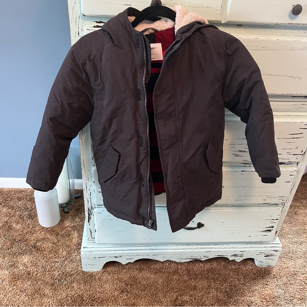 Old Navy Kids Dark Blue Heavy Puffer Jacket. Size small 6-7.